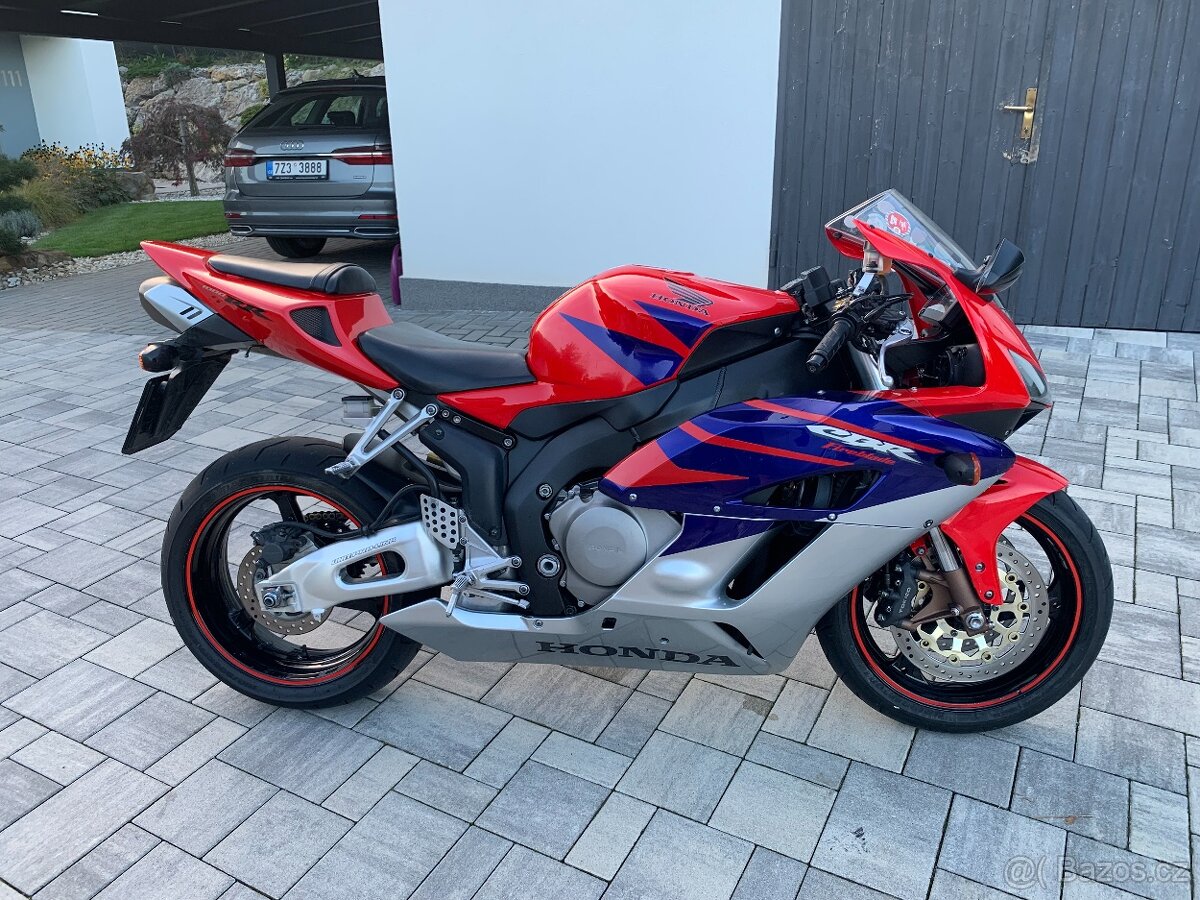 HONDA CBR 1000RR Fireblade - 2