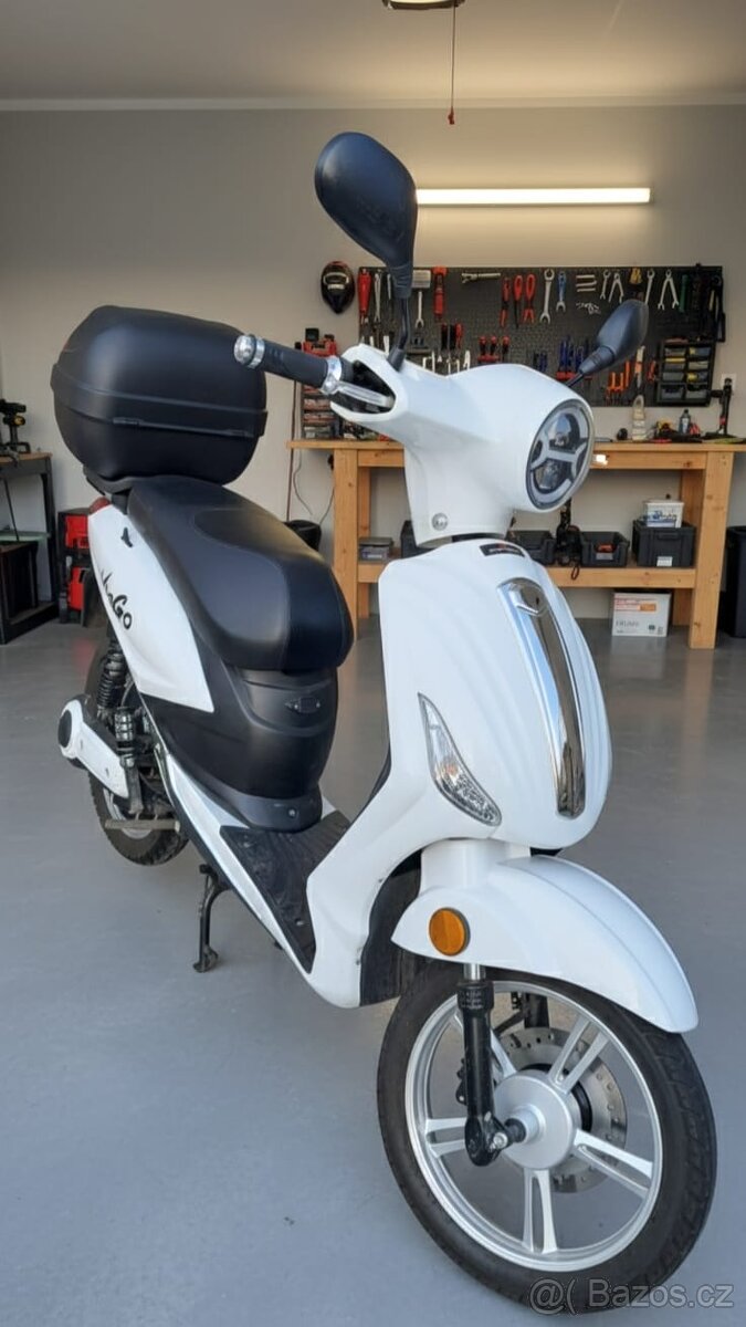 Elektroskútr ViaGo Riga - 2