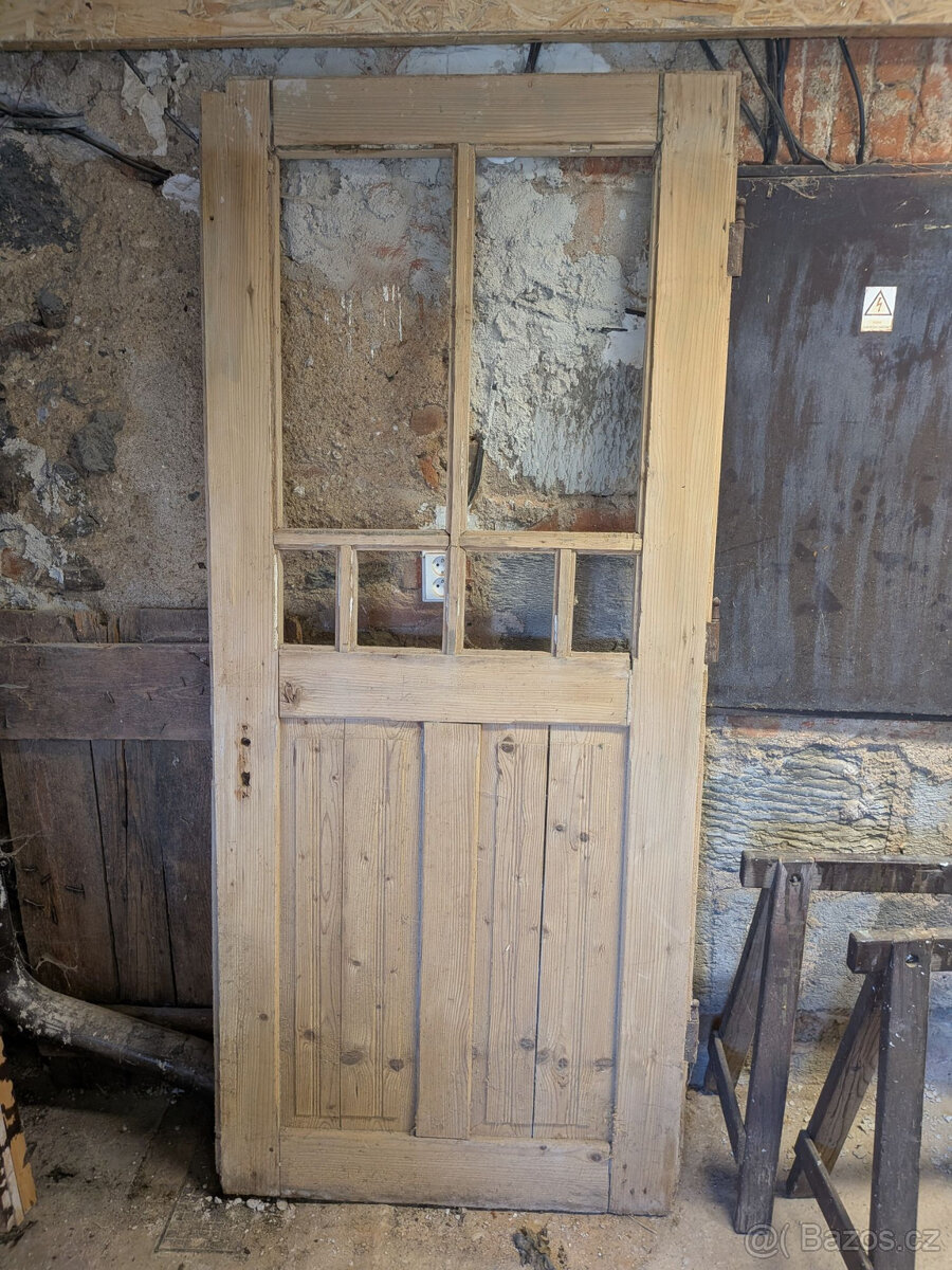 Staré vylouhované dveře - 2