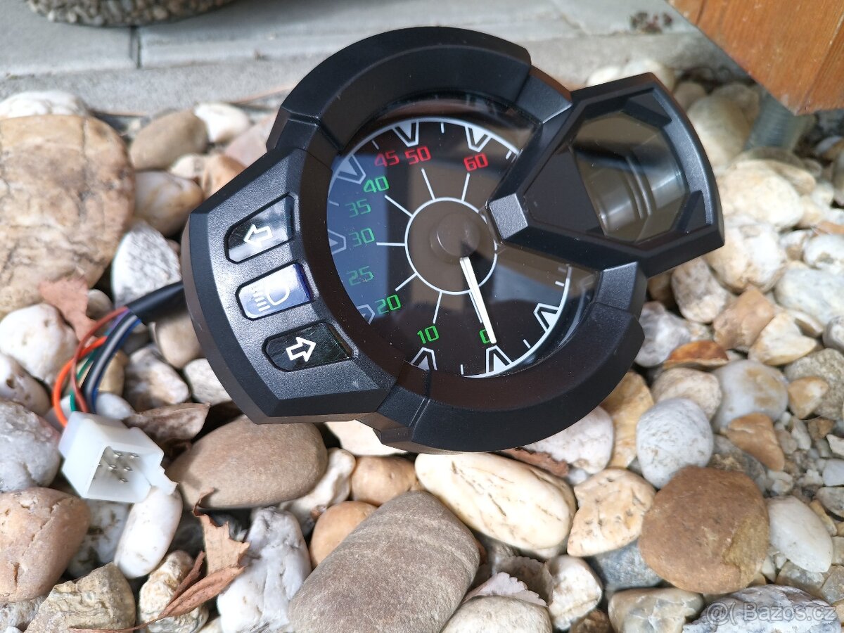 Přístrojová deska KSR, tachometer - 2