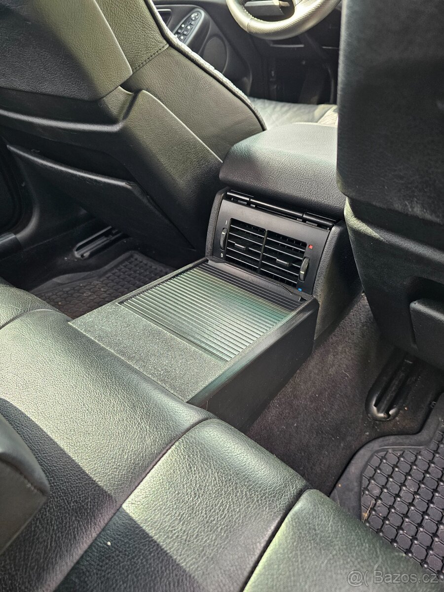 Zadní konzola s držáky nápojů BMW E39 - 2