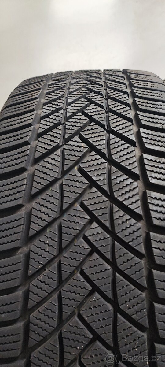 Jako nové 225/40/19 Matador Nordicca, DOT 2124, vz 9.2-8.0mm - 2