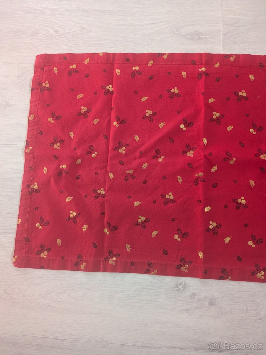Vánoční ubrus 132cm délka a 40cm šířka - 2