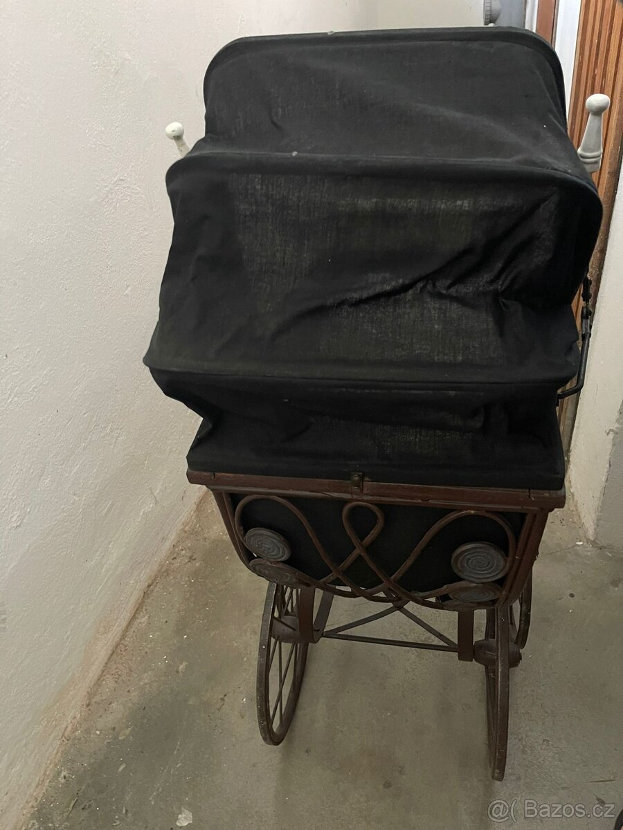 starožitný kočárek pro panenku - 2