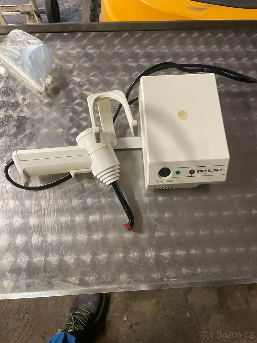 Mixér a další věci ze zrušené zubní ordinace - 2