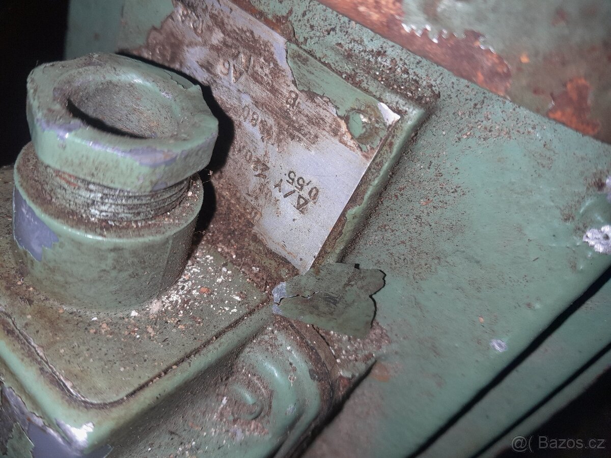 Elektromotor s uhlovou převodovkou - 2