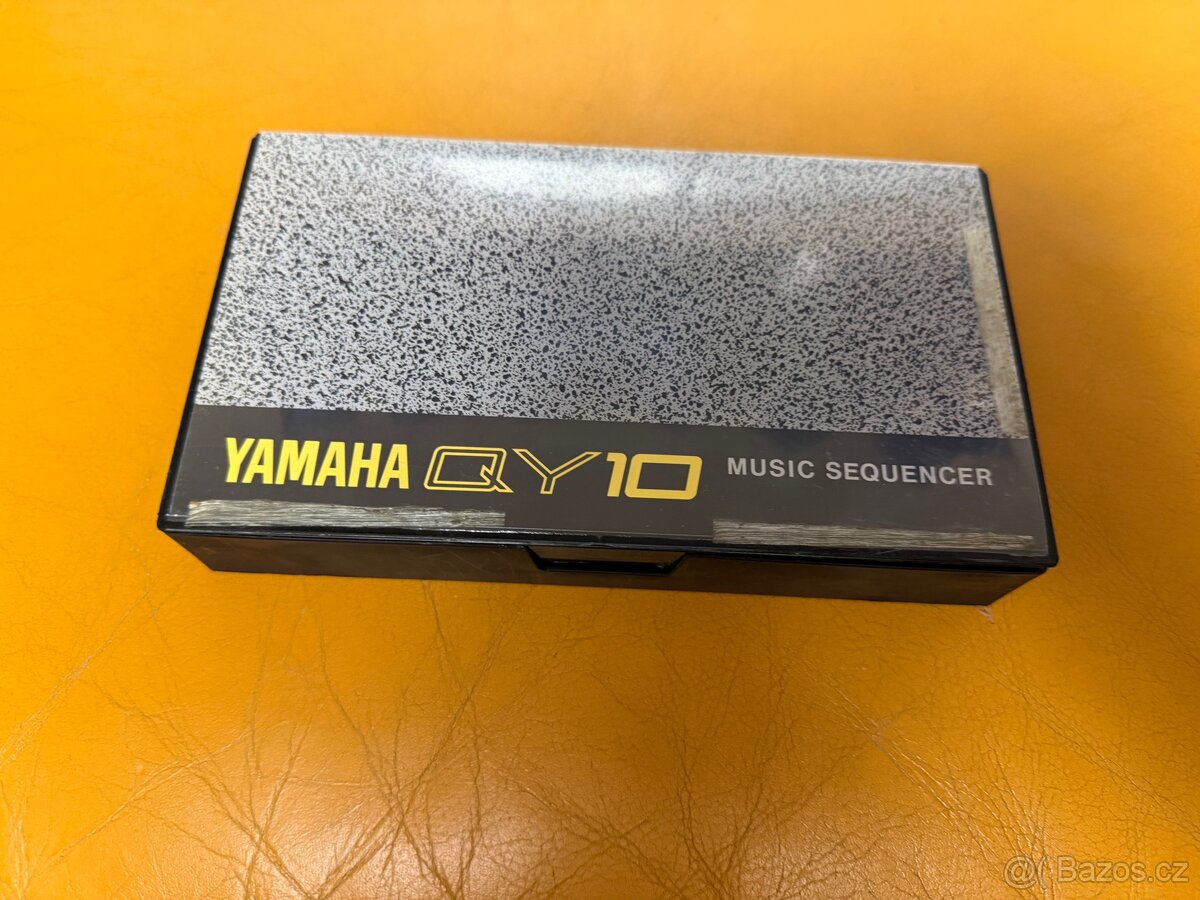 YAMAHA QY10 90'S MINI PORTABLE SYNTHESISER - 2
