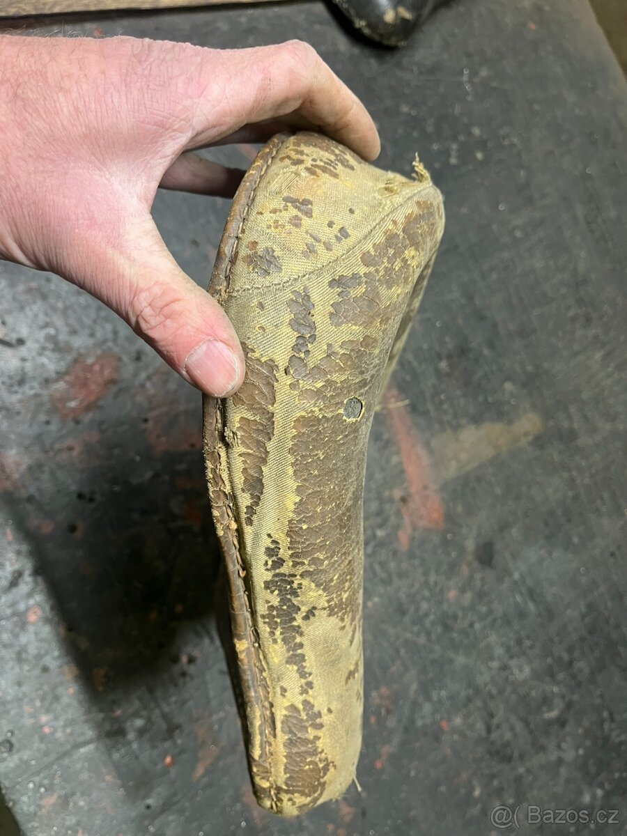 Sedlo Jawa 250,350 Pérák - 2