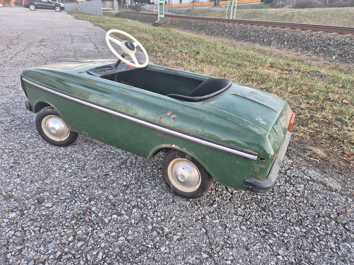 Šlapaci autíčko moskvič - 2