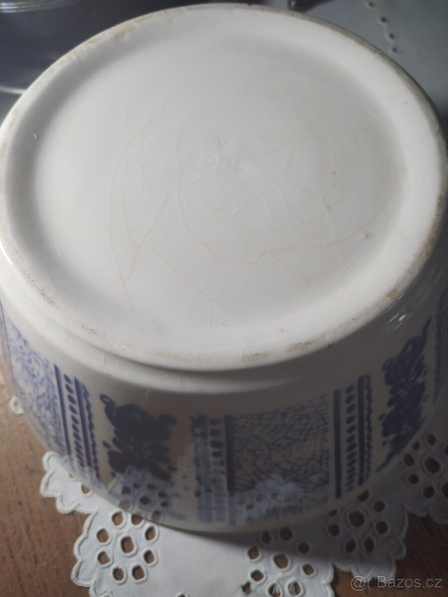 Dvě starožitné keramické mísy - 2