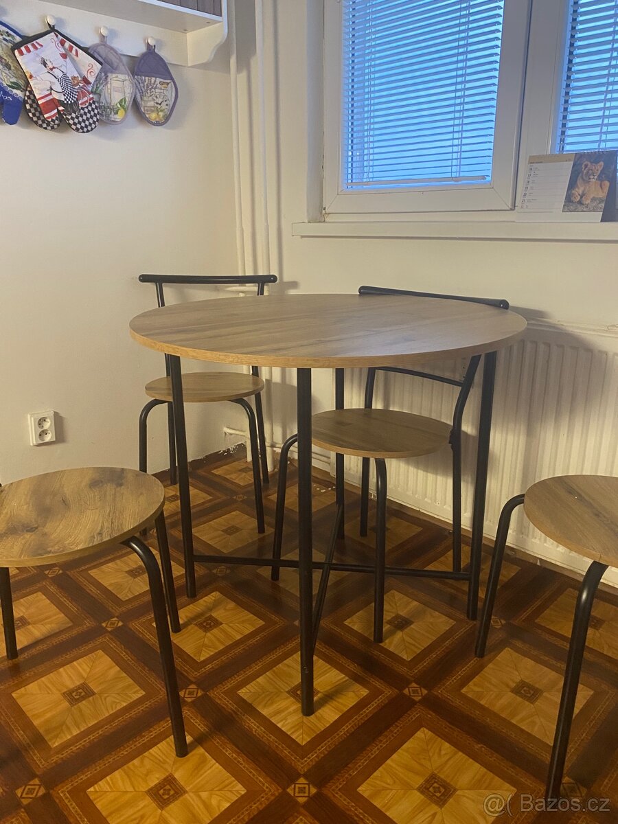 Jídelní stůl - 2