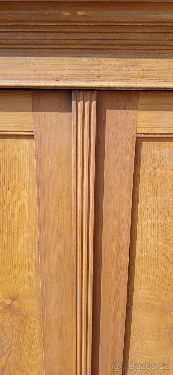 Starožitná skříň - 2