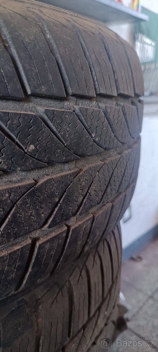 Pneu 215/55 r16 - 2