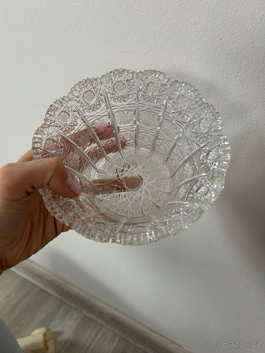 Skleněná vyřezávaná mísa - 2