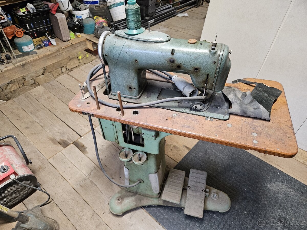 Šicí stroj - 2