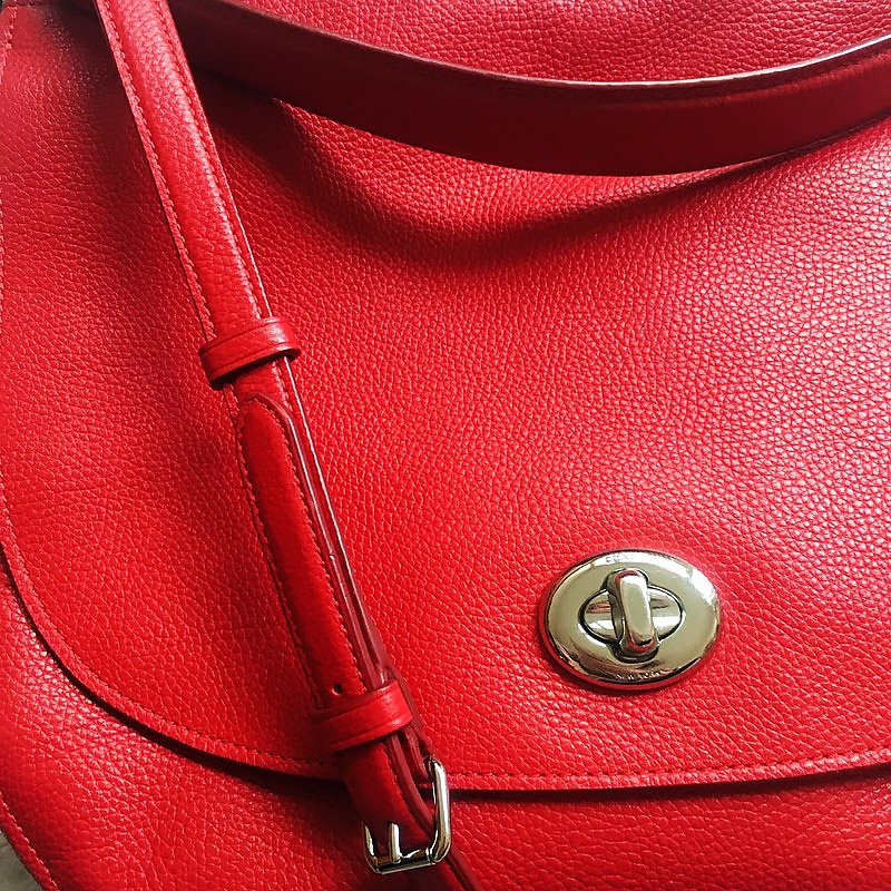 Sytě červená kabelka Coach - 2