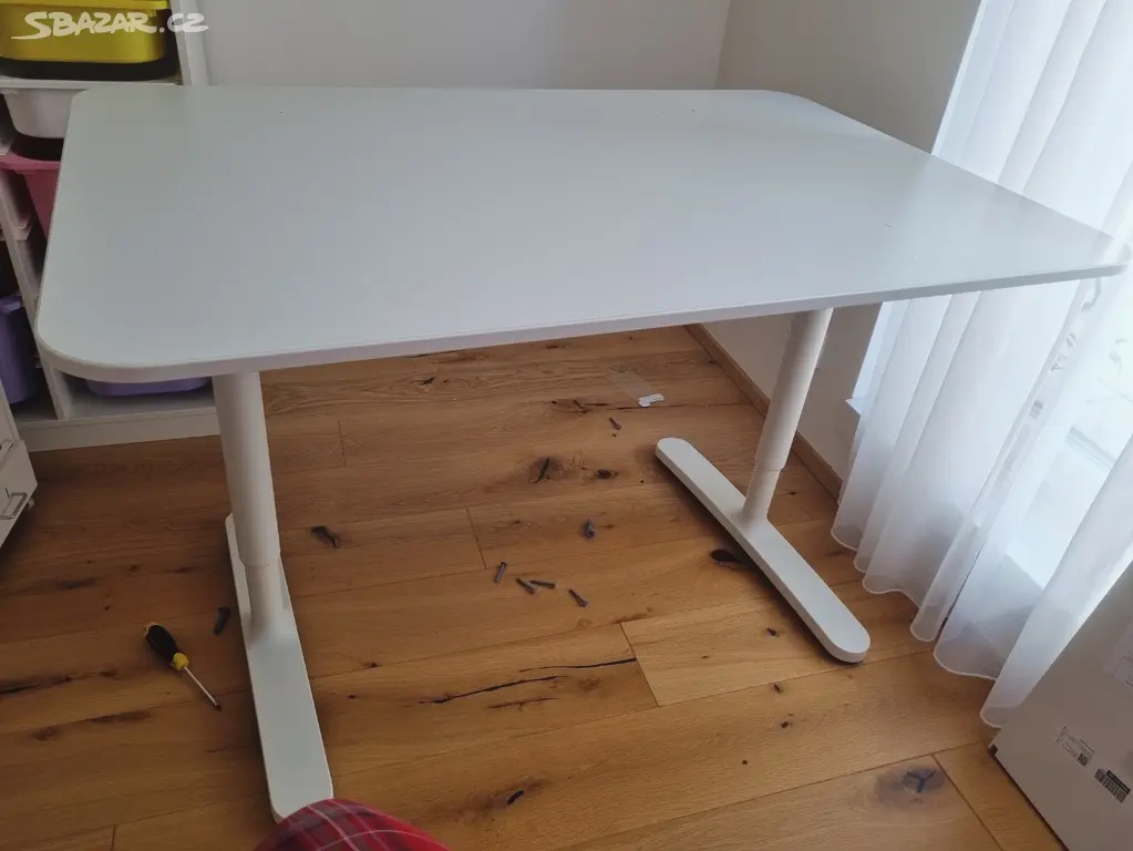 Psaci stul IKEA BEKANT - 2