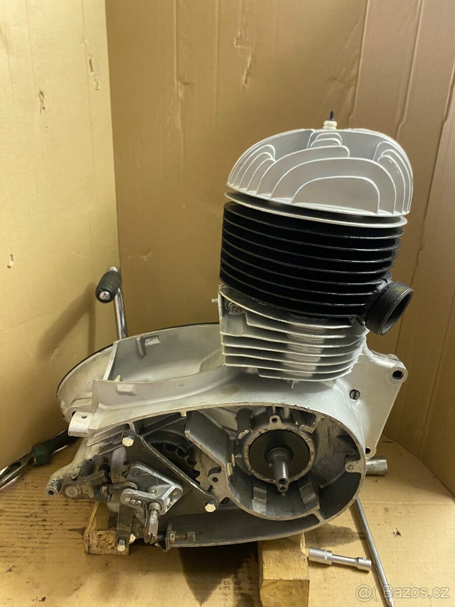 Motor jawa 250 pérák - 2