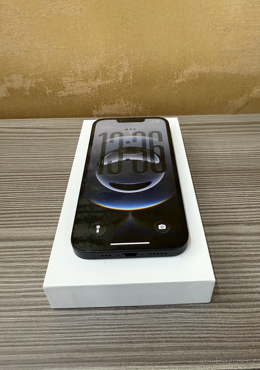 Apple iPhone 16e 128GB černý, Top stav - 2
