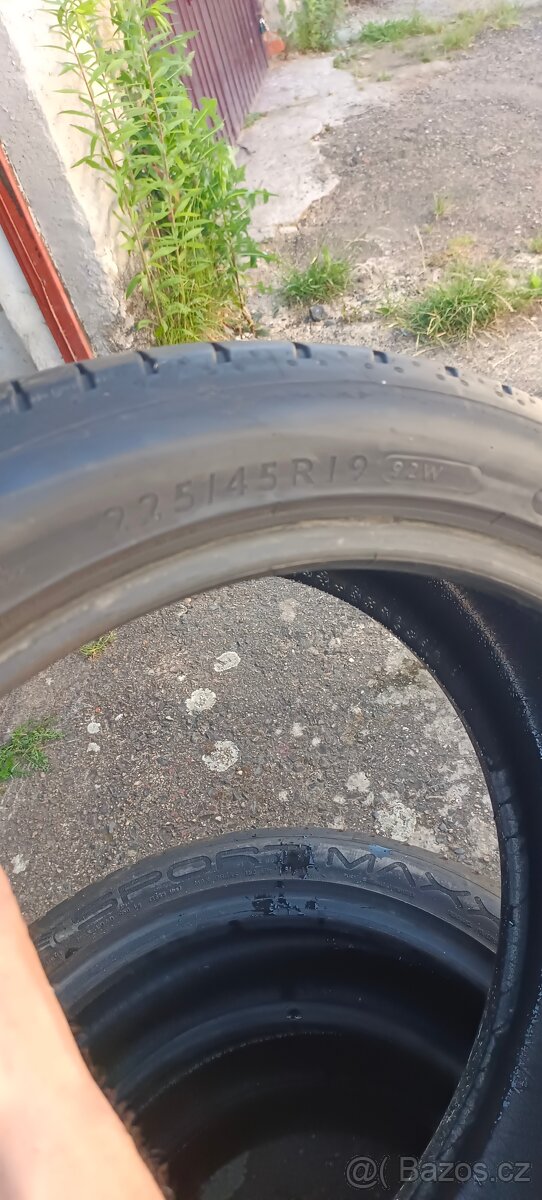Prodám 4x letní 225/45R19 Dunlop - 2