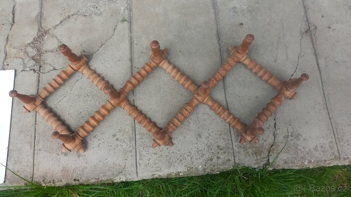 Dřevěný skládaný věšák na stěnu (80 cm délka) - 2