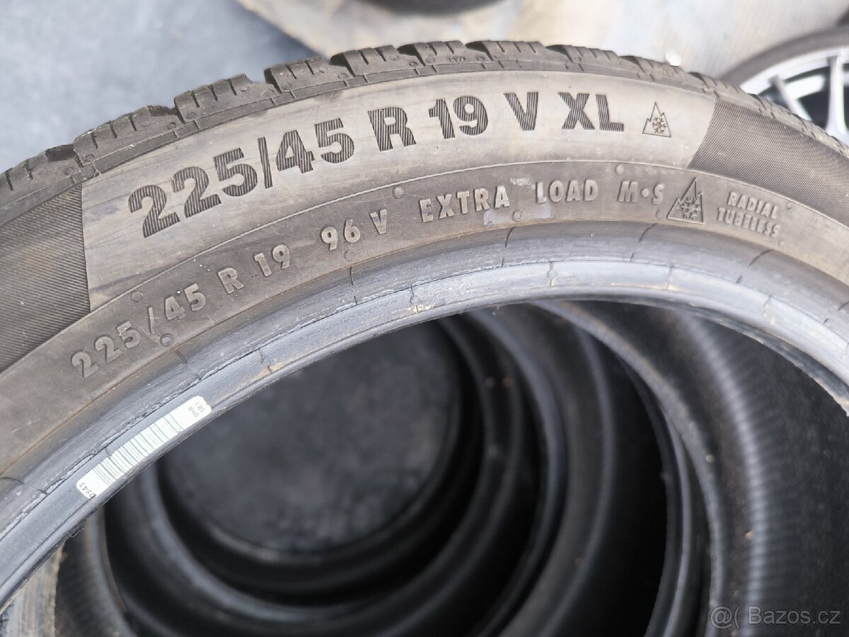225/45/19 , zimní Continental - 2