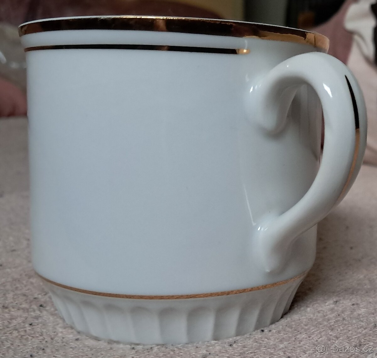 Prodám nové retro hrníčky se zlatými proužky - 2