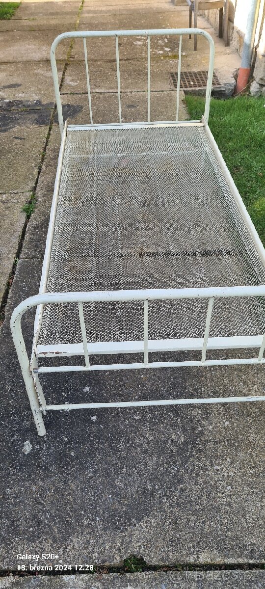 Kovová rozkládací postel - 2