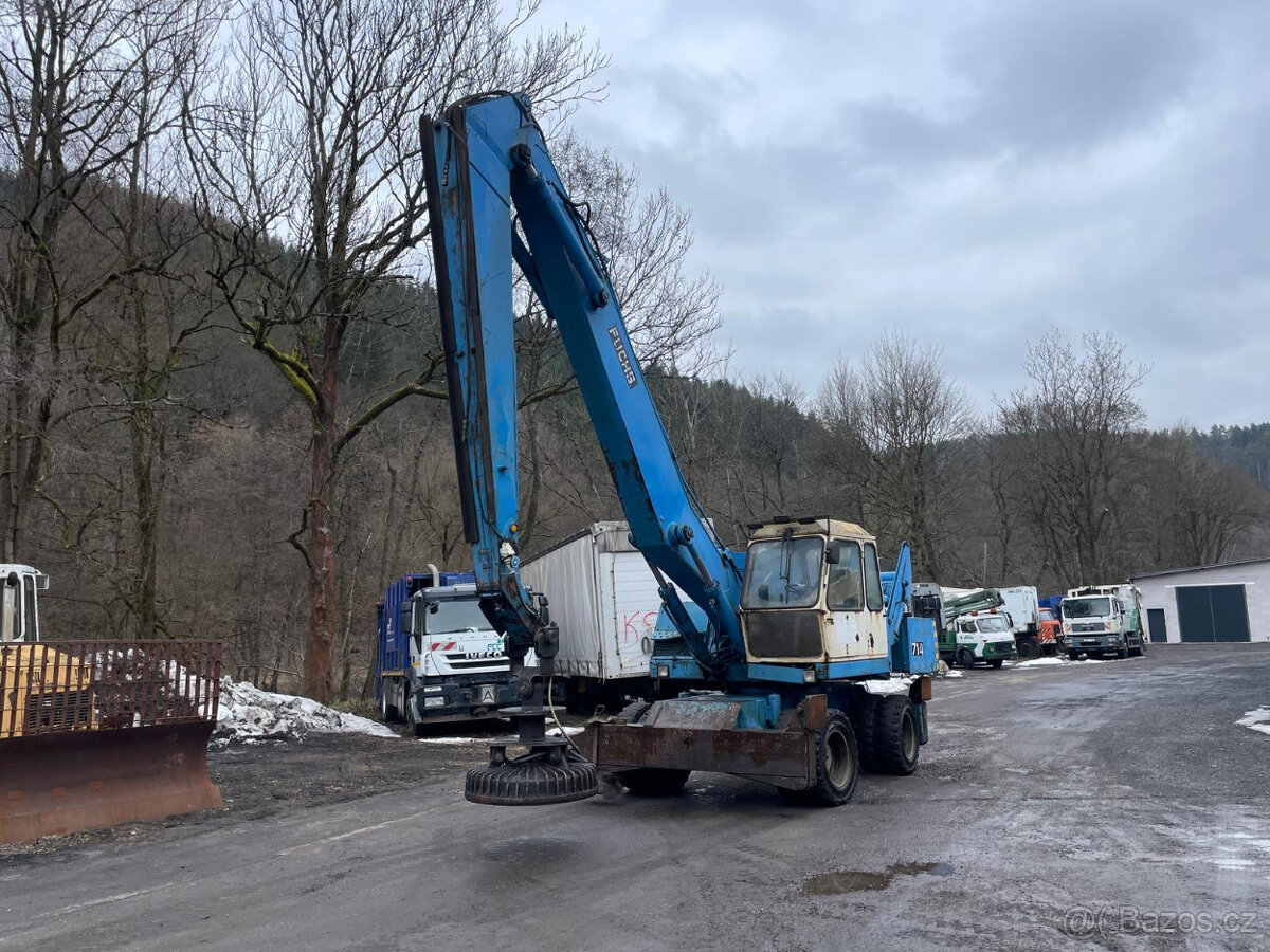 Kolový bagr 714.4 - 2