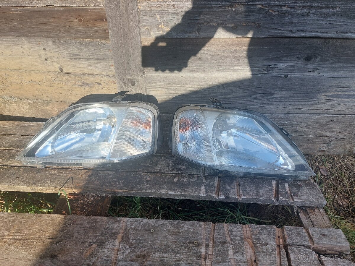 Přední světla Dacia Logan - 2