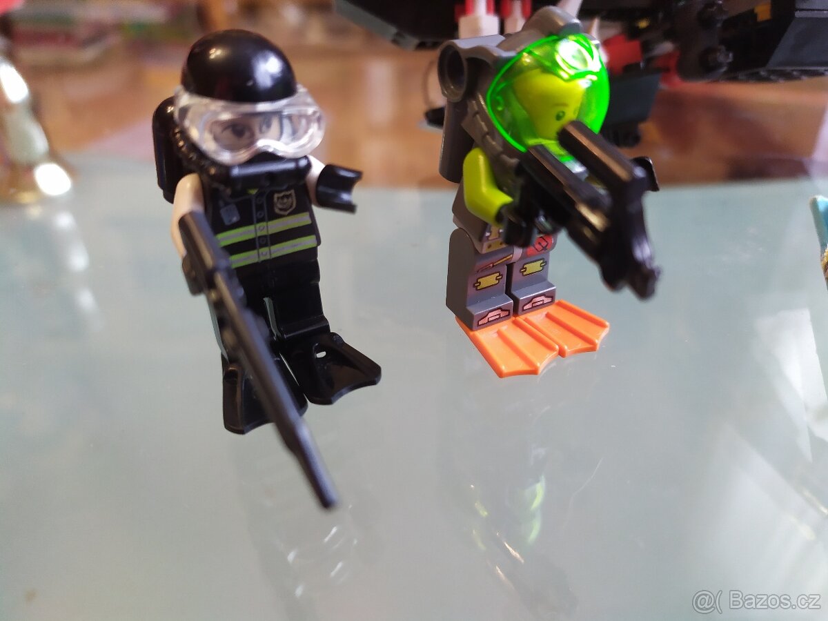 Lego 8058 + jeden panáček navíc - 2