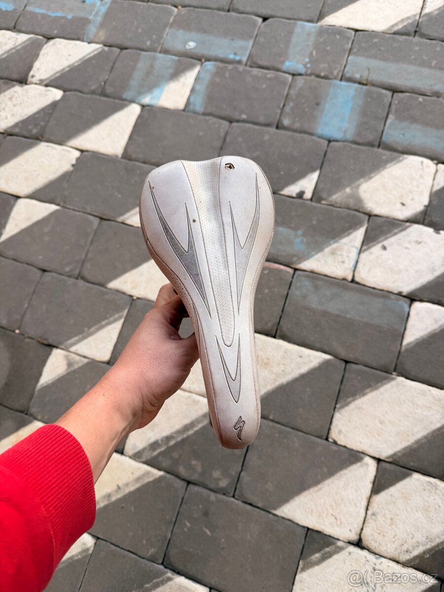 Prodám sedlo + sedlovku Specialized - 2