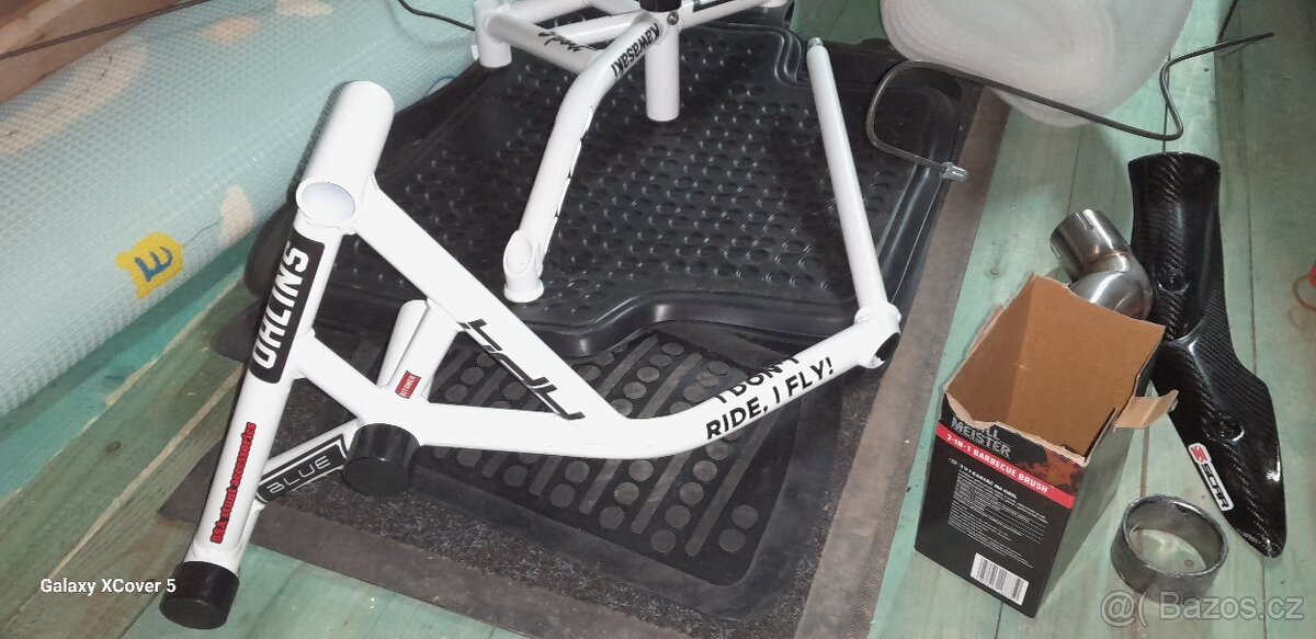 Padaci rámy Z900 - 2