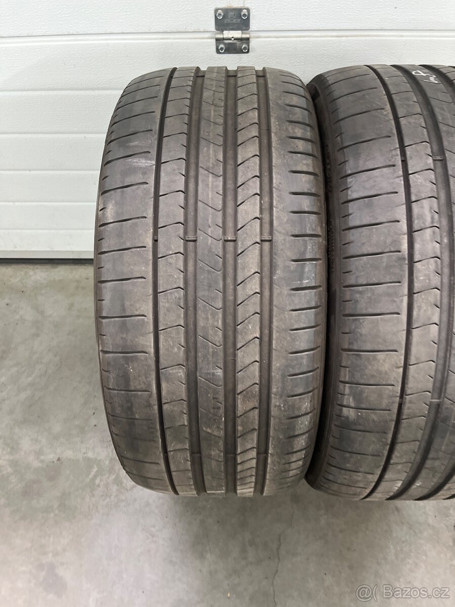 Letní pneu 275/35/22 - 2