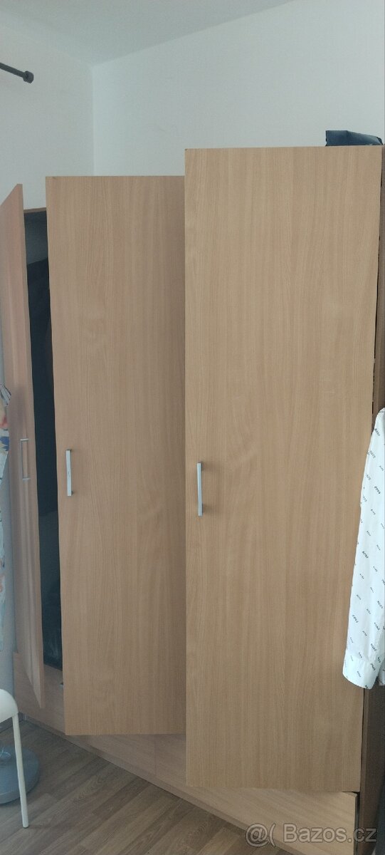 Prodám šatní skříň - 2