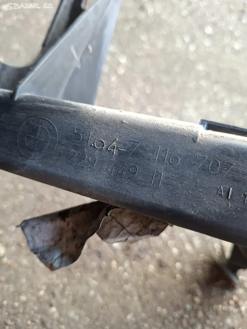Levý přední držák světla BMW e90 e91 předface - 2