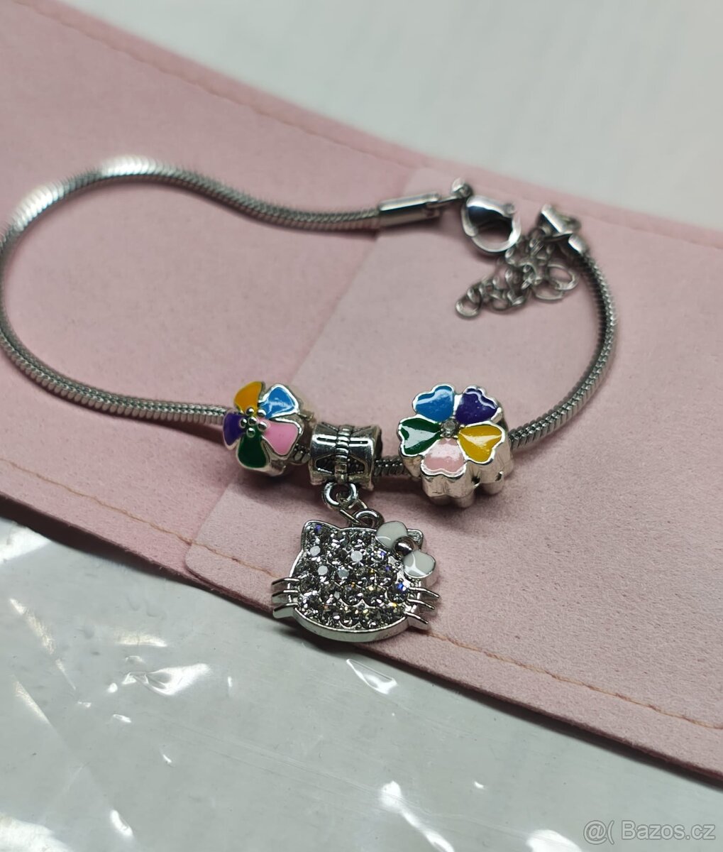 Náramek s Hello Kitty přívěskem - 2