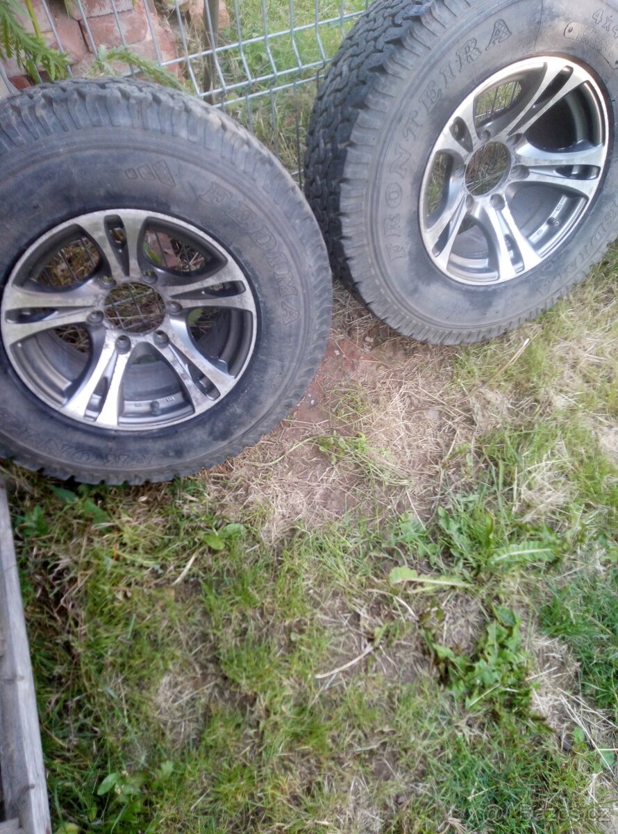 Offroad kola+pneu na Mitsubishi a jiné.