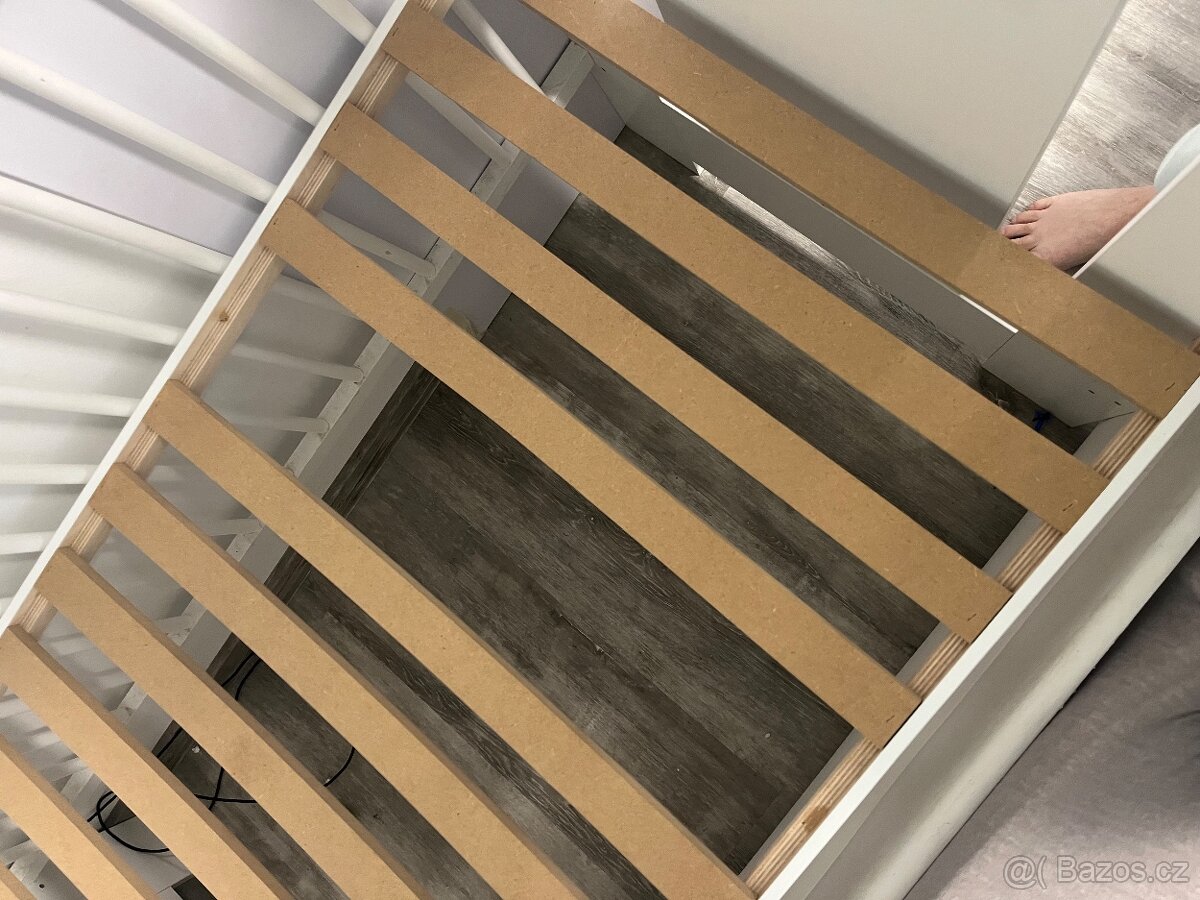 Dětská postýlka i s matrací - 2