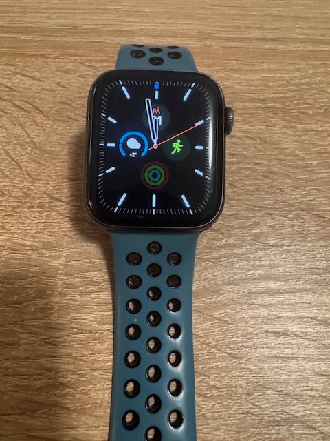 Apple Watch Series 5 – 44 mm, černé, Cellular - 2