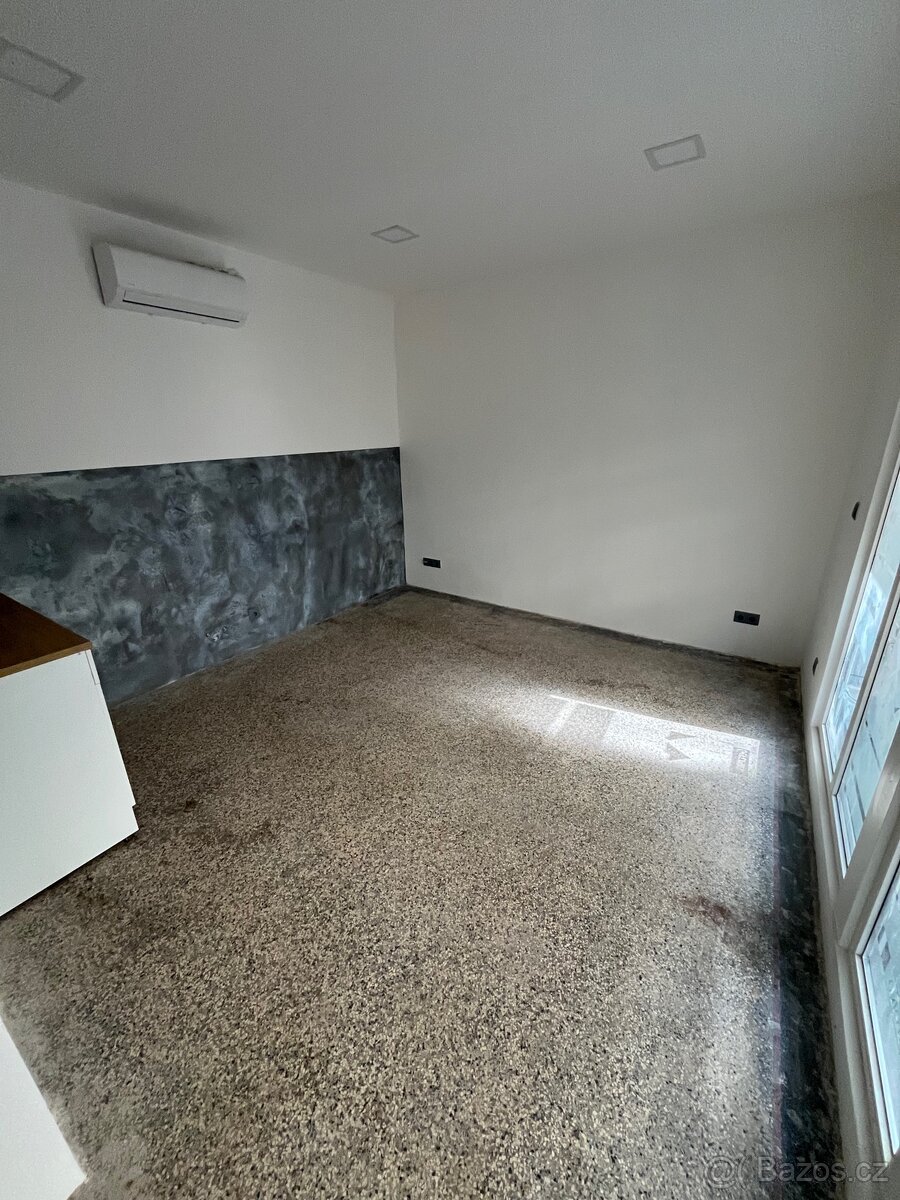 Pronajmu provozovnu na náměstí Lomnice nad Popelkou - 2