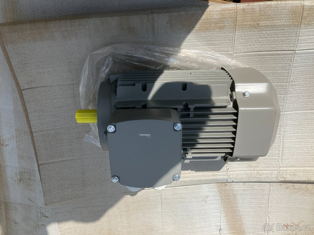 Elektromotor 2,2kw / 2890ot nový - 2