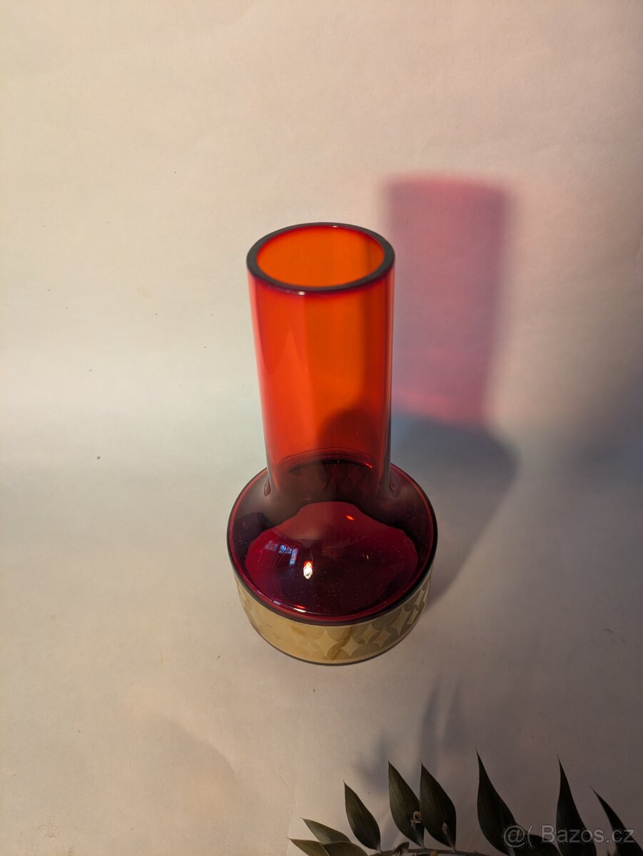 Váza s oroplastikou - 2