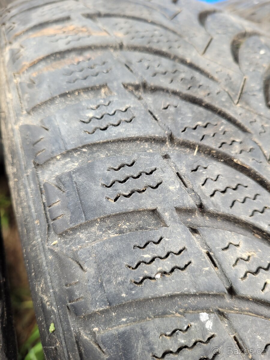 Zimní pneu (195/65/15) - 2