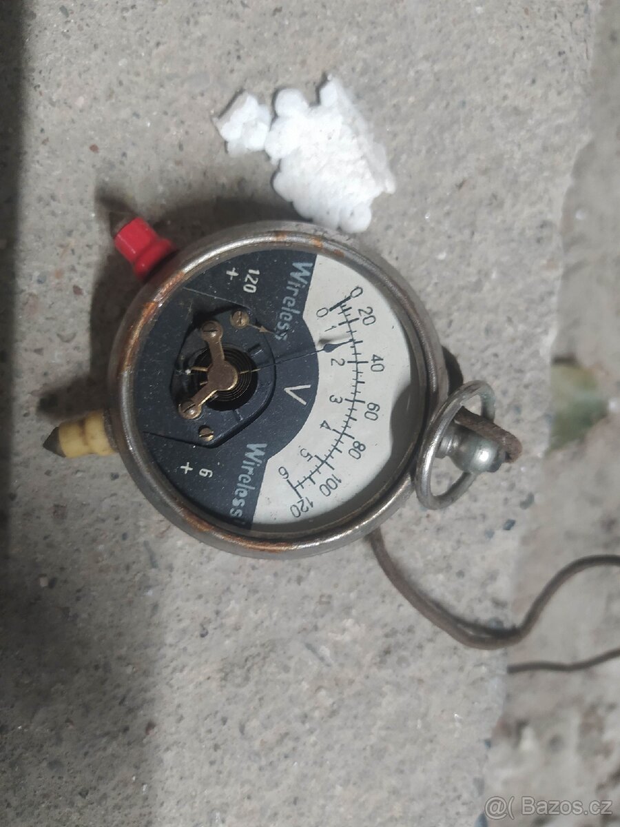 historicky voltmetr - 2