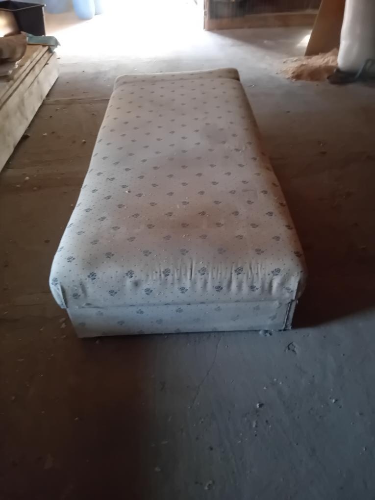 Válenda s uložnýmv prostorem - 2