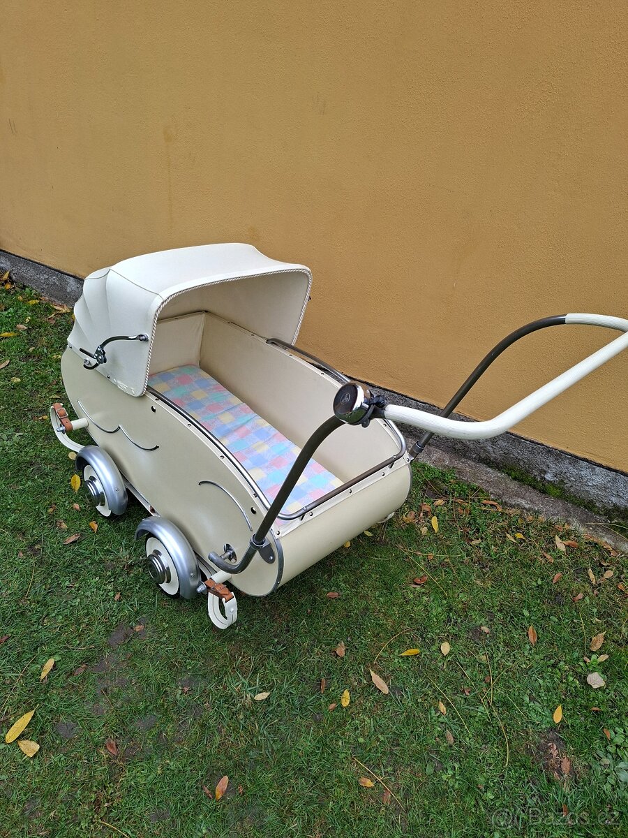 Starožitný kočárek pro miminko č. 202 - 2