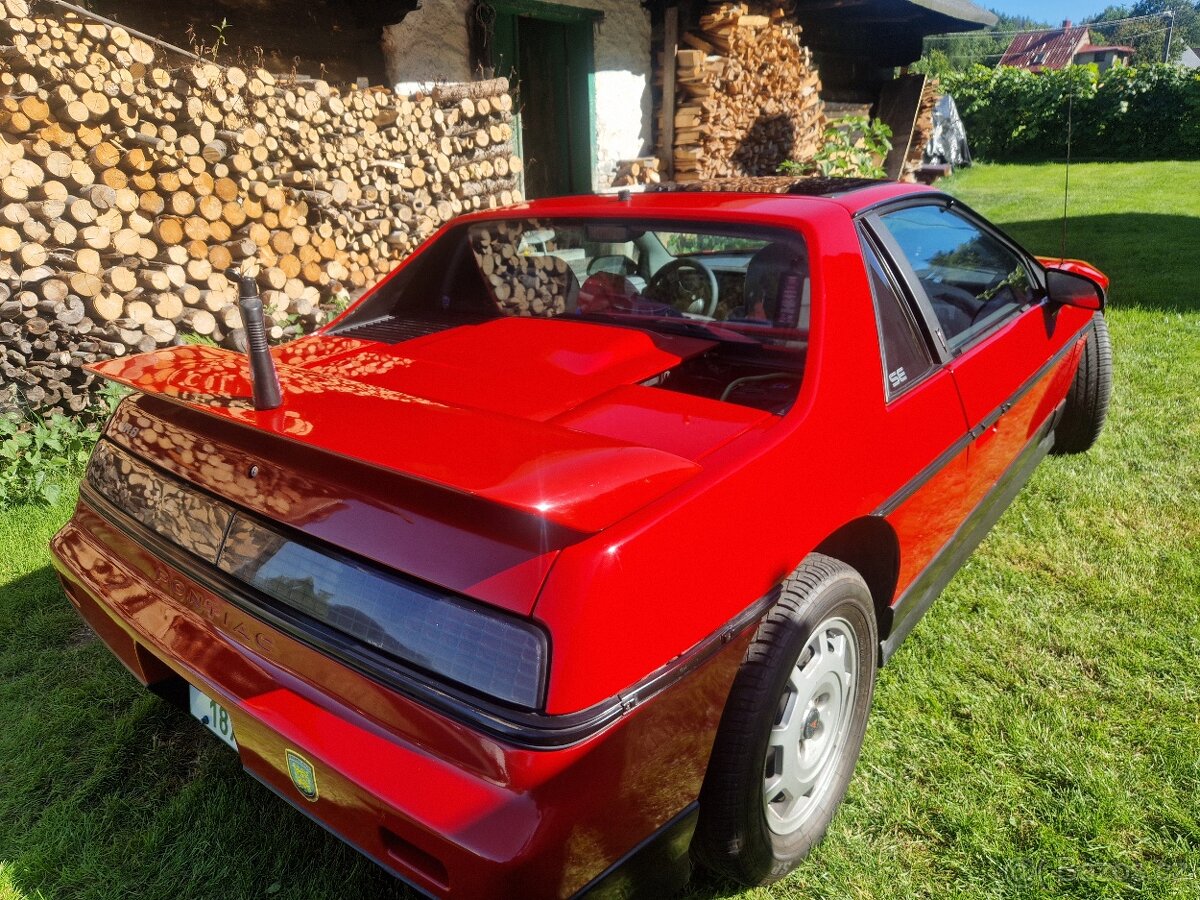 Pontiac Fiero - 2