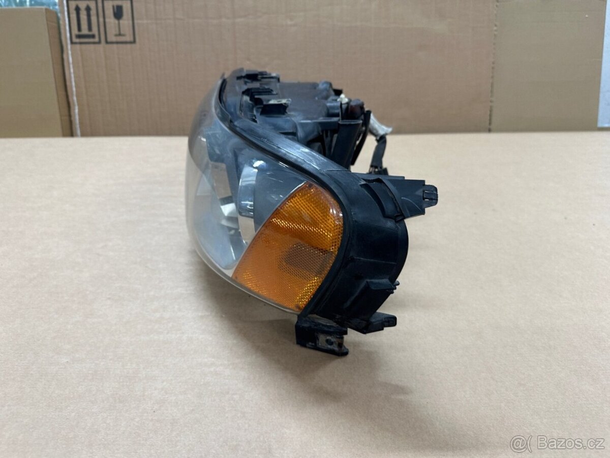 LEVÁ PŘEDNÍ LAMPA V70 04-07 - 2