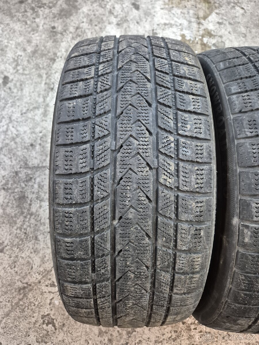 235/40 r19 zimní tomket - 2